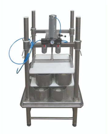 Pneumatický lis na syr